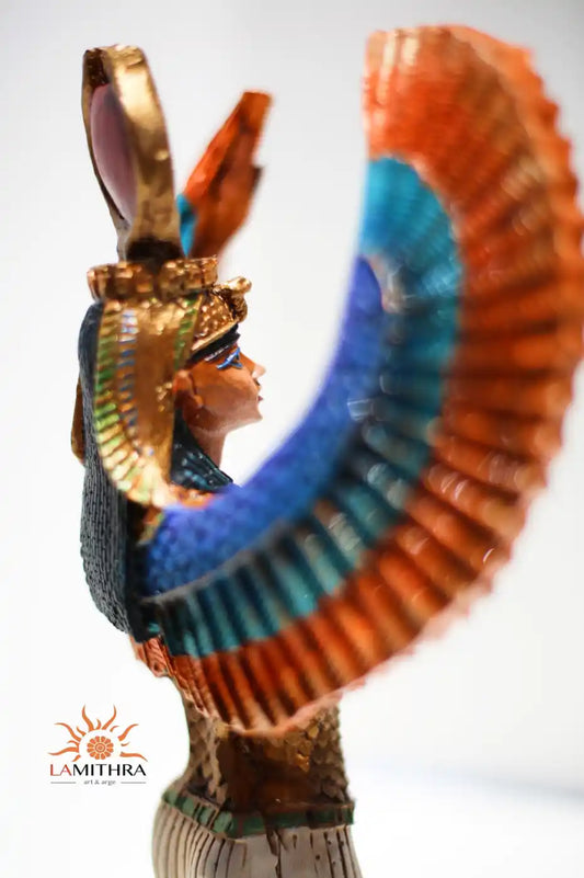 Statue de la déesse Isis